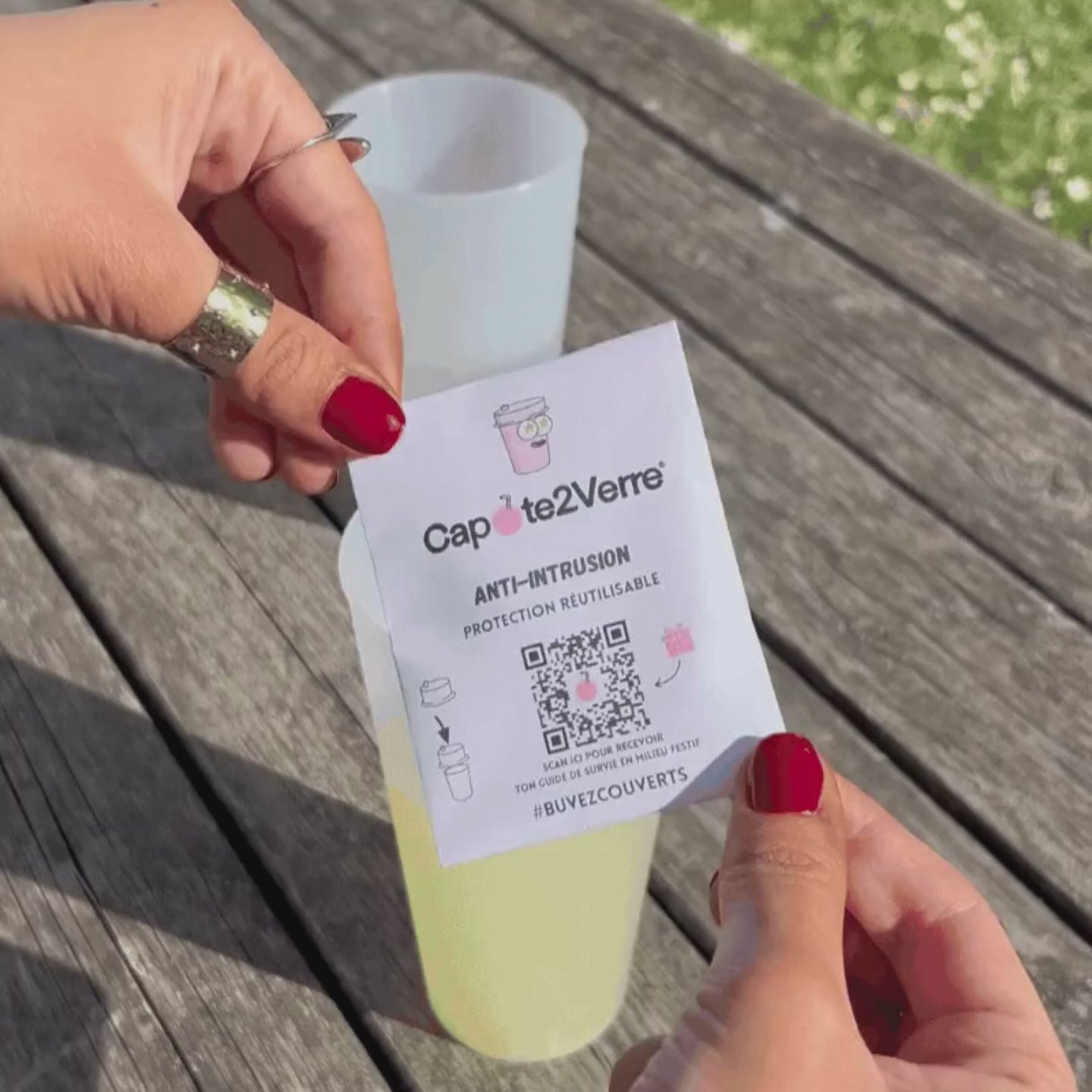 Ladda video: Capote2Verre® - drinkskydd mot droger